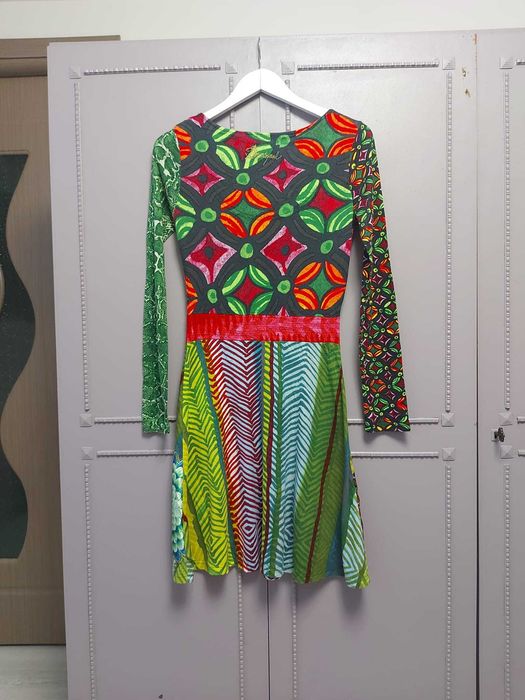 Rochie plină de culoare Desigual,midi, marimea M