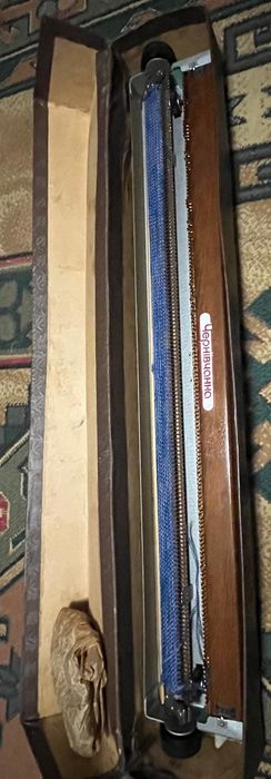 Mașina de tricotat veche nefolosita