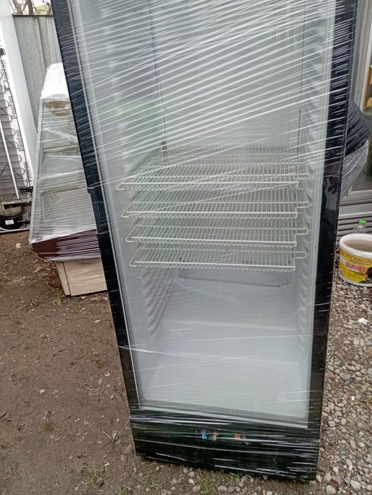 Холодильник витринный