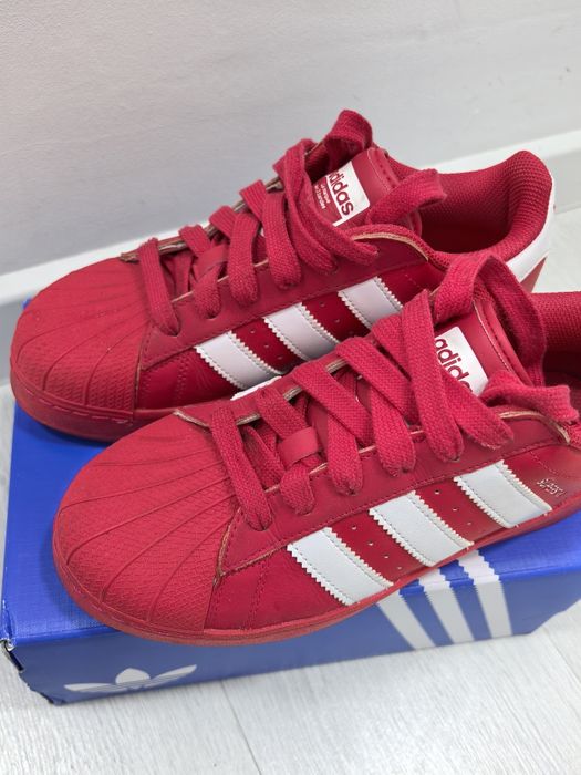 Продам кроссовки adidas