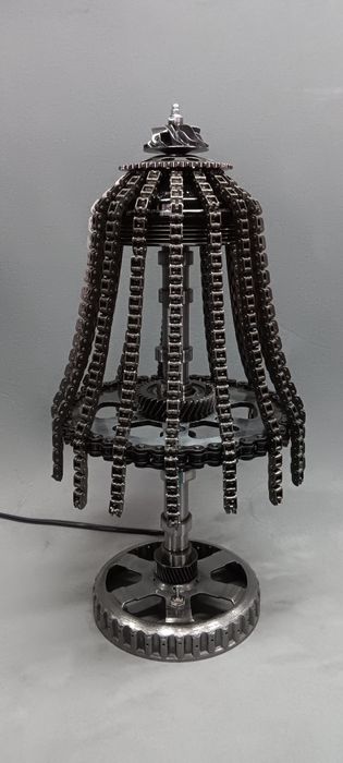 Нощна лампа от авточасти