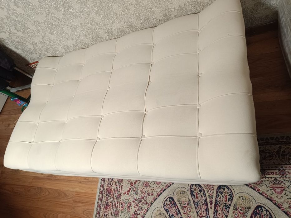 Диван                 .