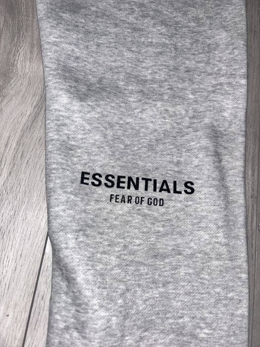 Vand Compleu Essentials Nou cu eticheta