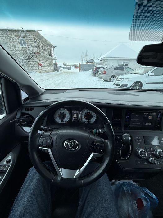 Toyota Sienna SE 2017 гв.