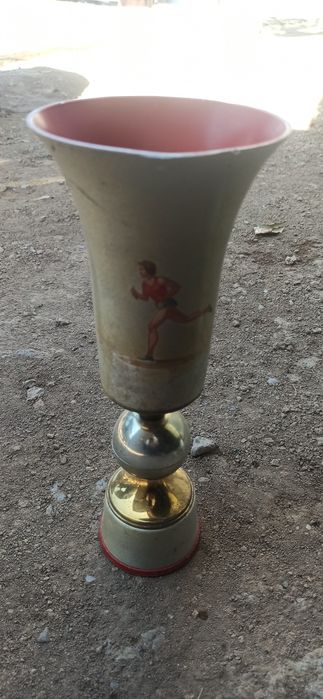 Продам кубки награды за спортивные достижения