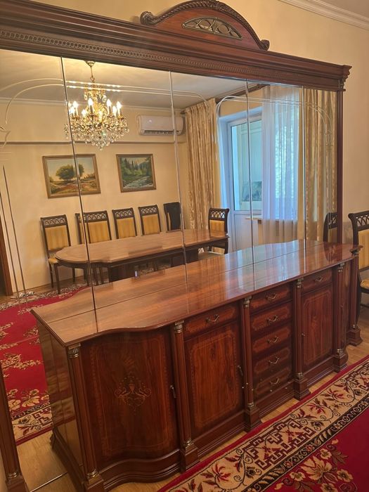 Комод зеркальный с горкой