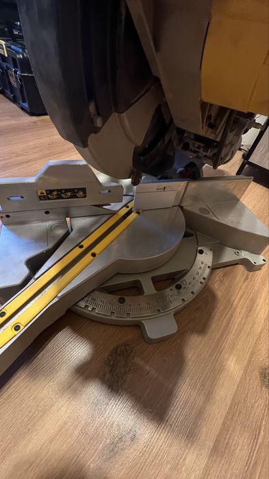 DeWalt D27112-QS fierastrau circular combinat de masa 305 x 30