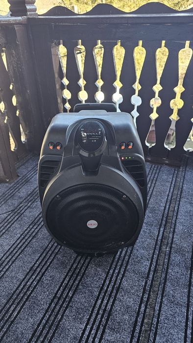 Vand sau schimb Boxa Akai ss023 in stare buna