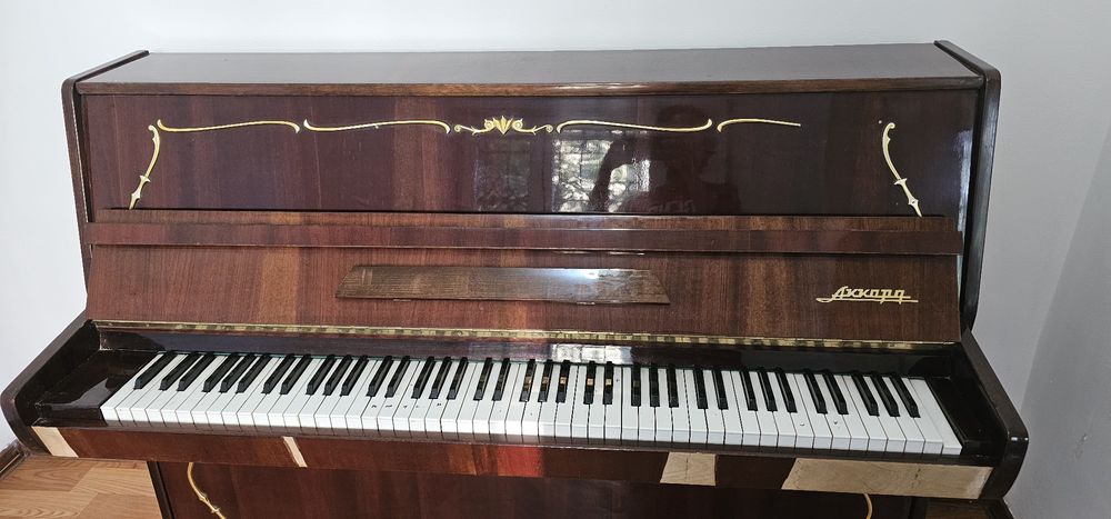 Продам пианино Аккорд