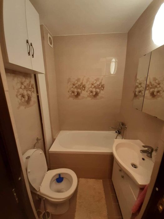 Vand apartament cu 2 camere, etaj 2