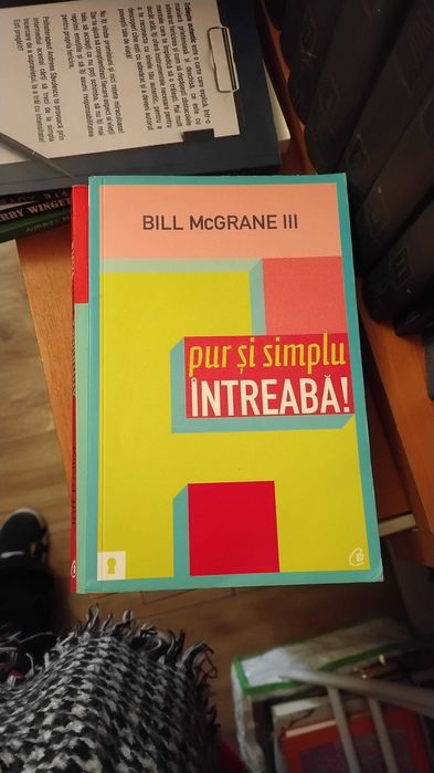 Vând cărți la 10 lei
