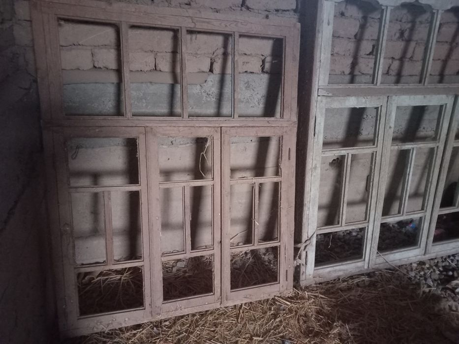 Ромка ва эшиклар сотилади.