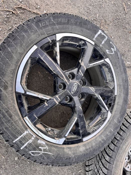 Продаю титанку r18 с шинами