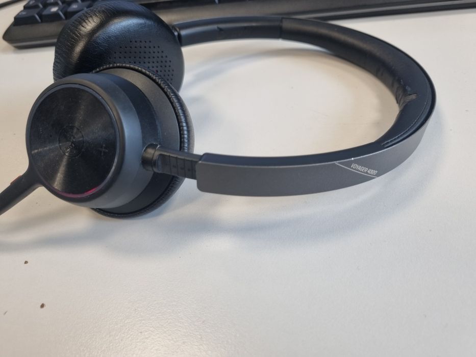 Casti wireless conferinta Bluetooth Poly Voyager 4320