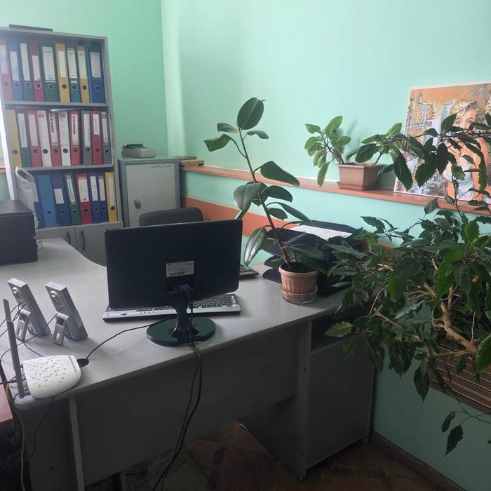 стол офисный и 2 тумбы