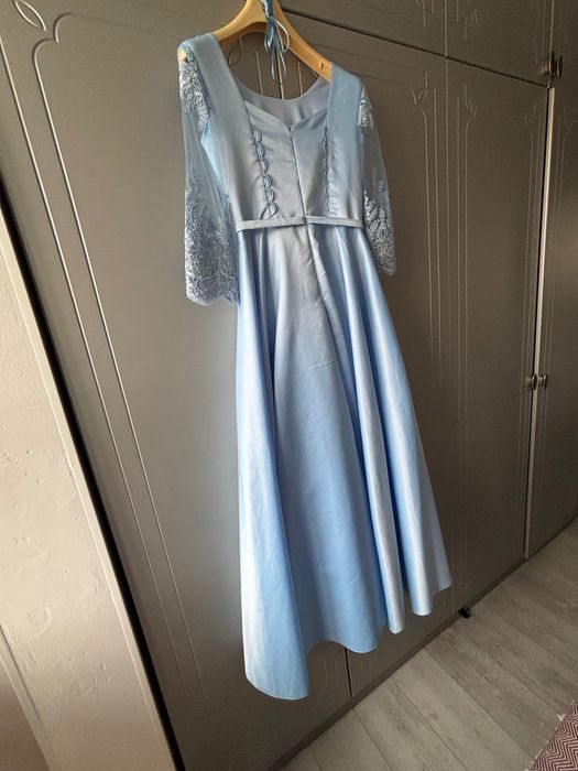 Длинное голубое платье вечерние