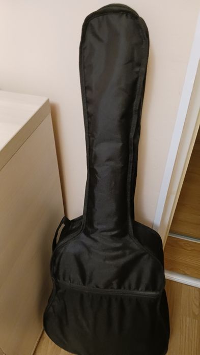 De vânzare chitara
