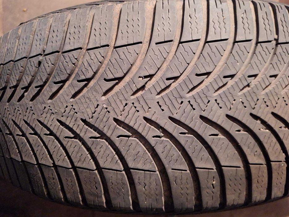 Две автомобили гуми Michelin Alpin 225/55 R17