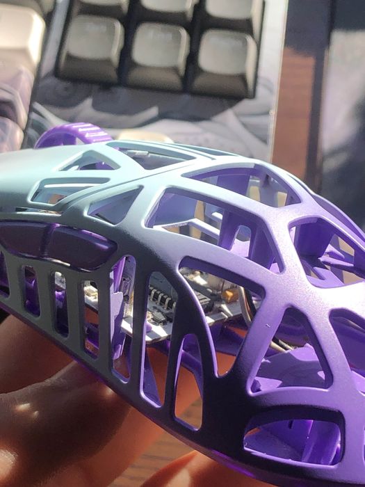 Продавам гейминг мишка WLMOUSE Beast X Mini – Violet