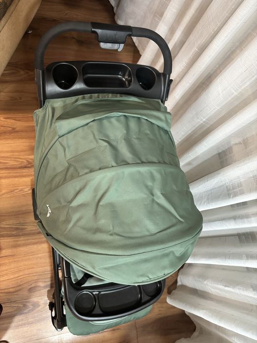 Продам Коляску фирмы Joie