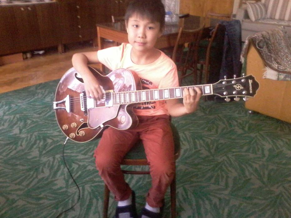 Обучение на гитаре, укулеле, бас гитаре.