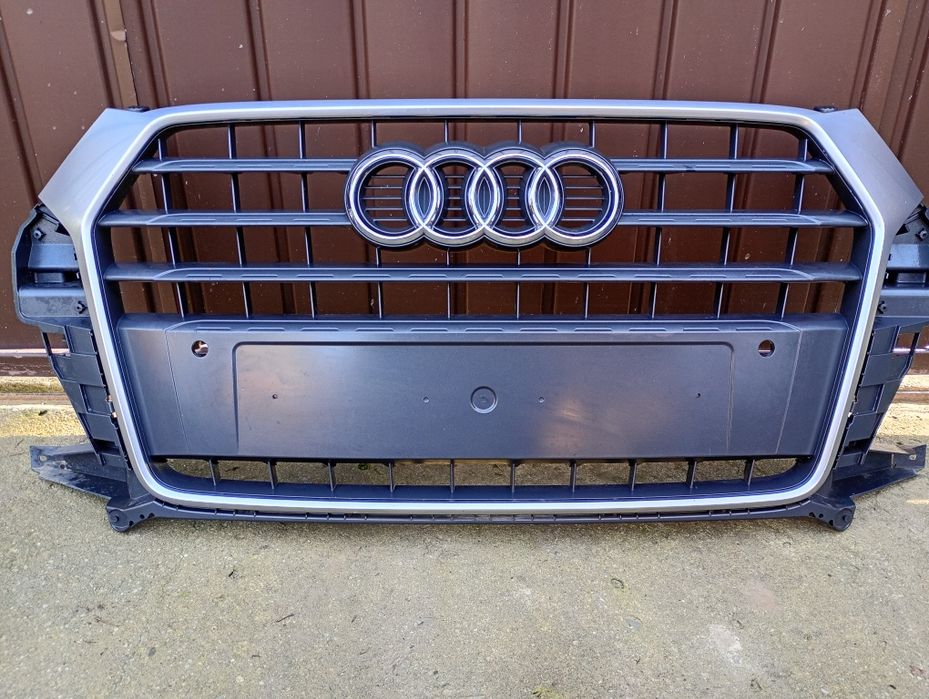 Grila radiator audi Q3 cod 8u0853653