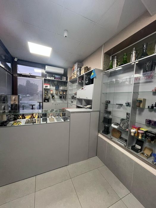 Торговое оборудование, ветрины.