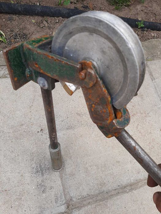 Инструмент за  огъване на тръби