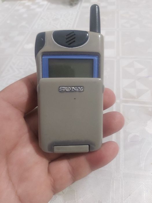 Продам простой телефон f300