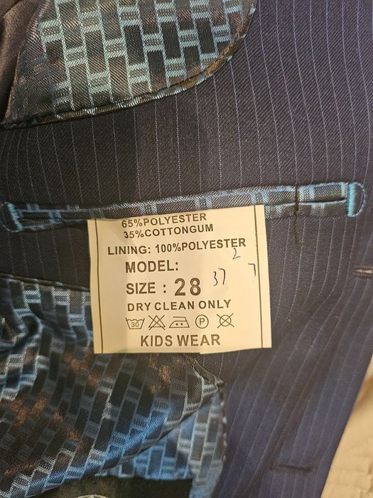 Продам два костюма и пиджак на мальчика.