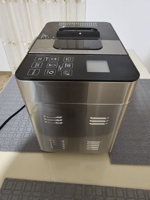 Mașină de pâine Gastroback la cutie