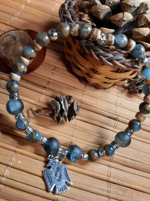 Ръчно изработени уникални бижута от полускъпоценни камъни. Подаръци.