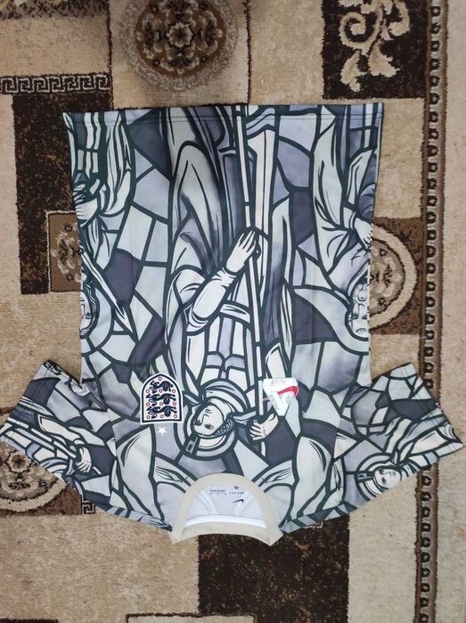 Tricou Anglia Stained Glass