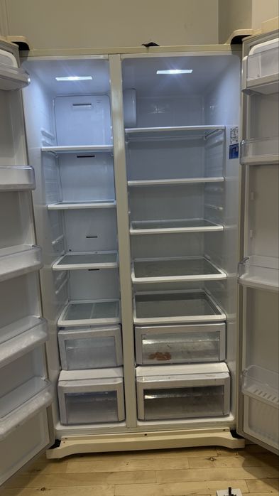 Холодильник Samsung