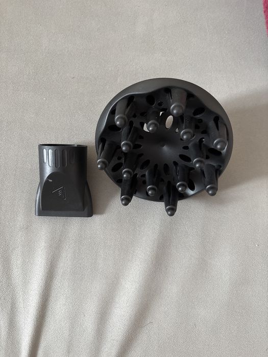 Мощный фен с двумя насадками