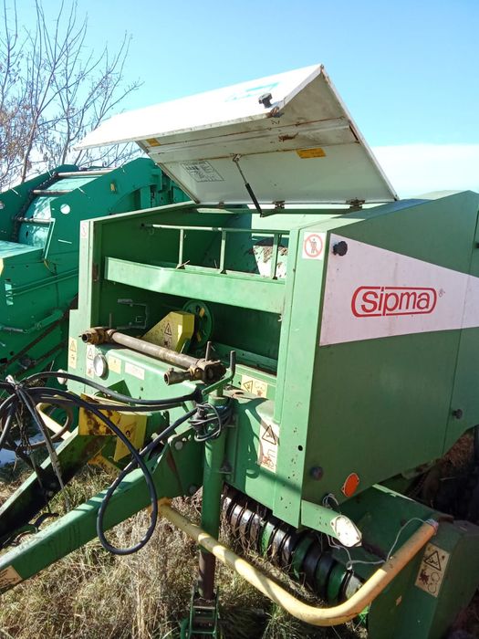 Трактор мтз 82.1 и прес
2)прес подборщик сипма