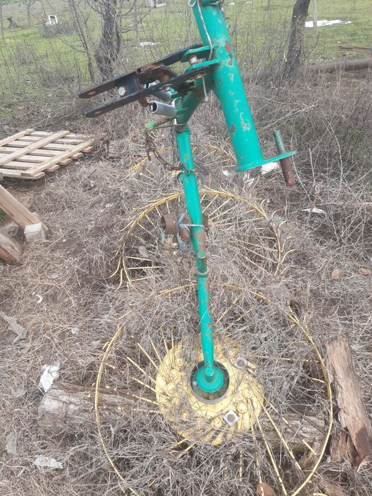 Greblă și cositoare de vânzare.