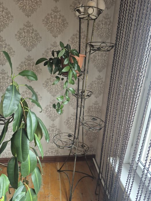Кованные подтавки для цветов