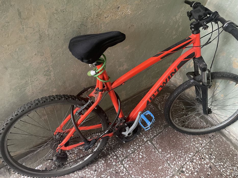 Vand bicicleta cu mici defecte