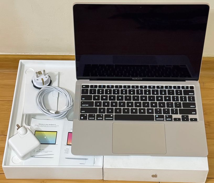 MacBook Air M1 (256gb) like new
