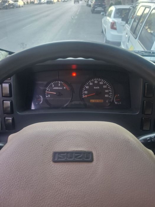 Isuzu 5 tonna sotiladi holati zur samarqand moshin