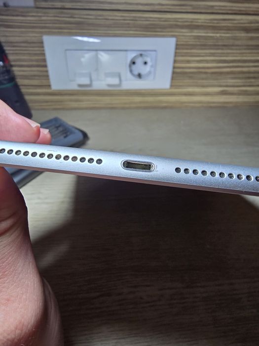 IPad 2018 (6th gen),   (pentru piese)