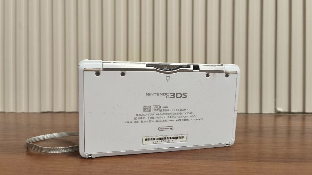 Nintendo 3ds old ice white