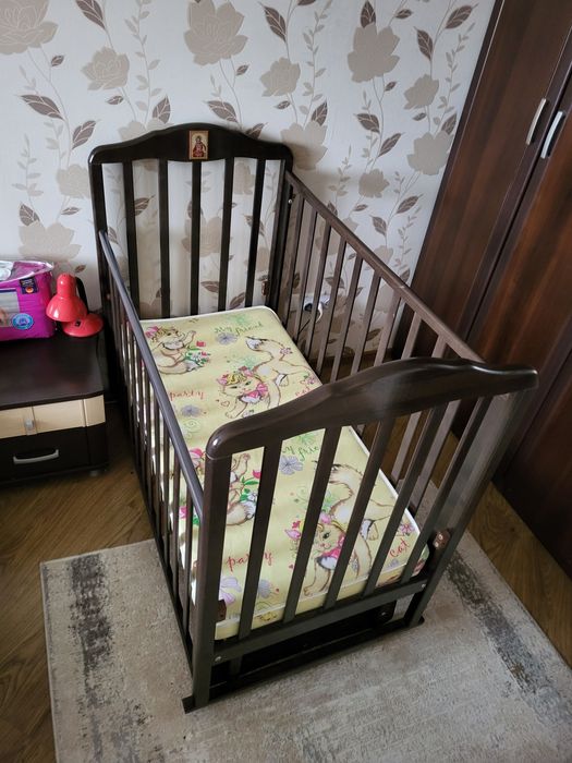 Детская кровать-качалка