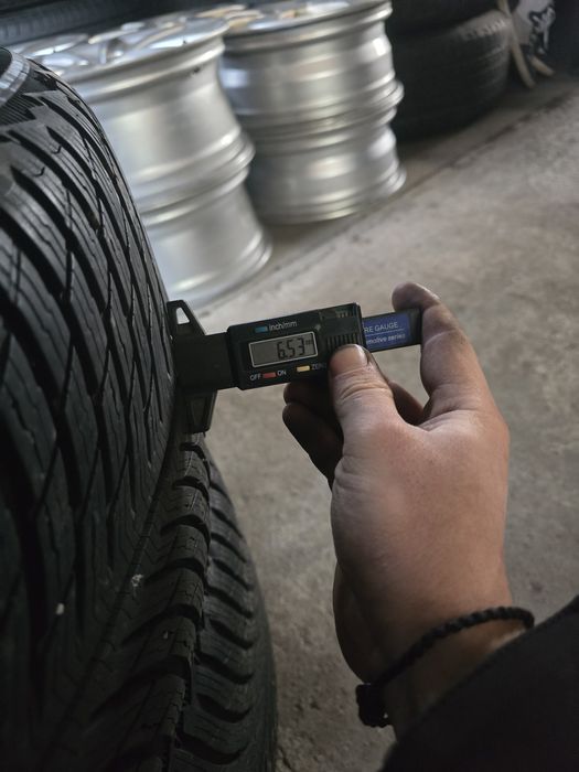 4 Броя 235/50/19 2xGoodyear 8mm 24dot, 2xMichelin 6,5mm 22dot