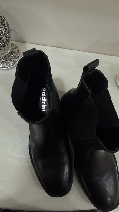 Продаются Ботинки челси