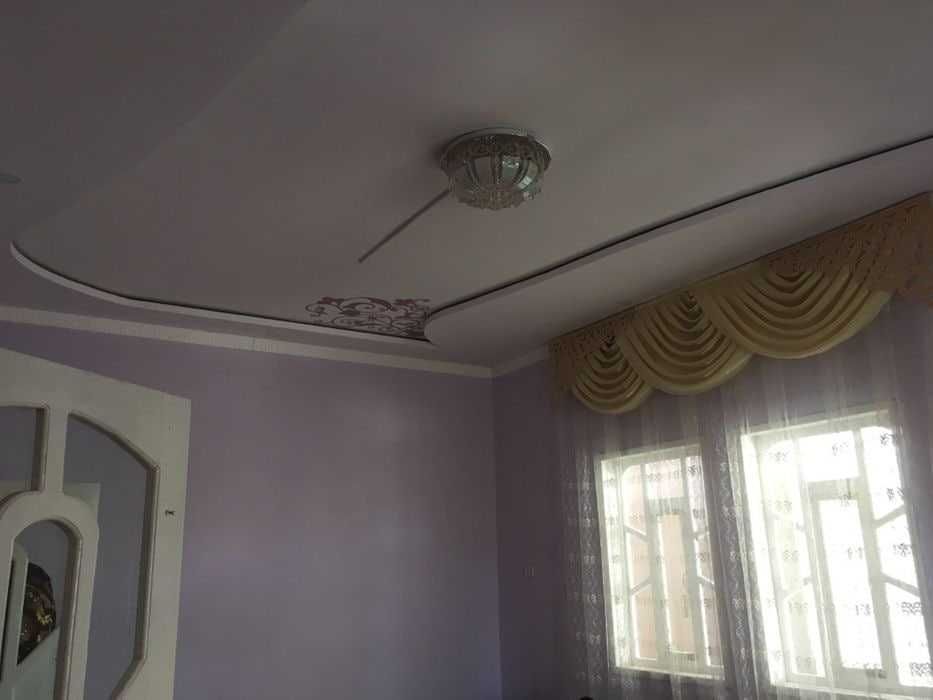 Qorako‘l Akademik Litsey oldida uy sotiladi