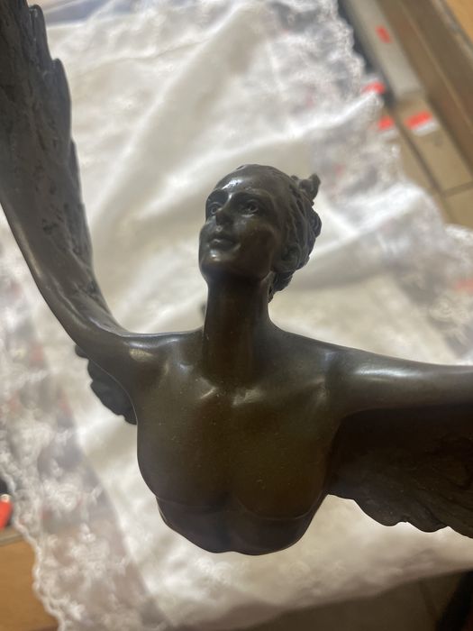 Бронзова статуетка