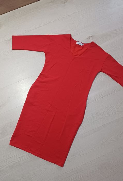 Червена рокля ..