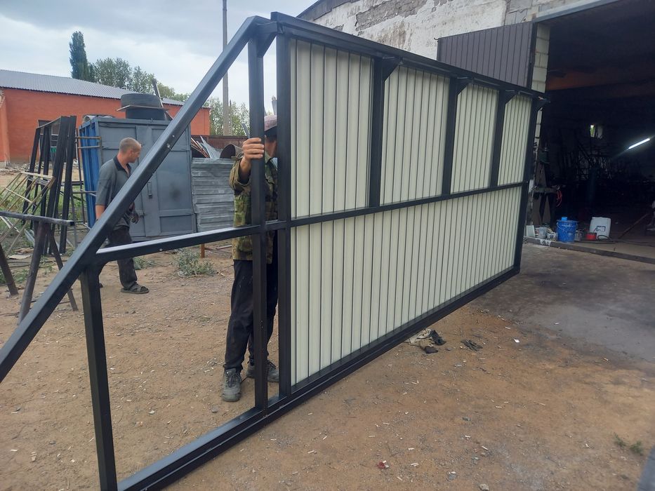 Ворота заборы двери перила лестнице